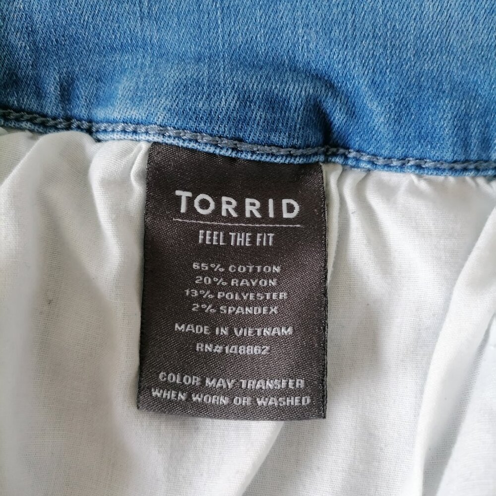 Torrid Feel The Fit Womens Denim Blue Modest Super Soft Bombshell Jeans Size 24R - Picture 6 of 7